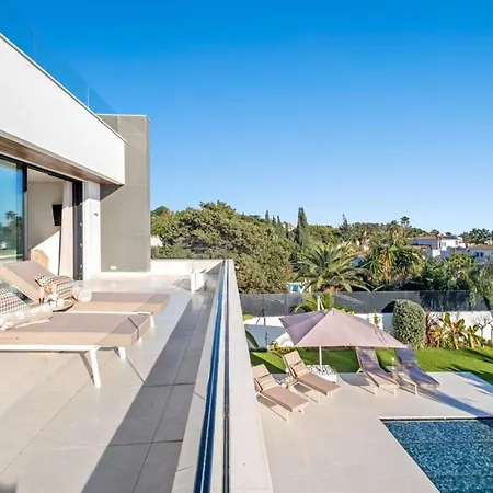 4br Sea-view Retreat W Rooftop Jacuzzi- Gym - Pool Villa Marbella