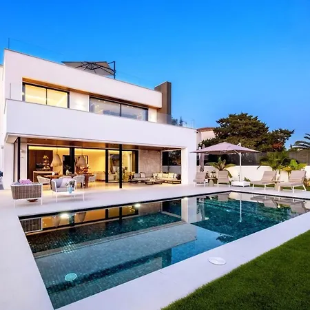4br Sea-view Retreat W Rooftop Jacuzzi- Gym - Pool Villa Marbella