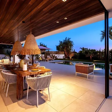 4br Sea-view Retreat W Rooftop Jacuzzi- Gym - Pool Villa Marbella