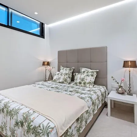 4br Sea-view Retreat W Rooftop Jacuzzi- Gym - Pool Marbella