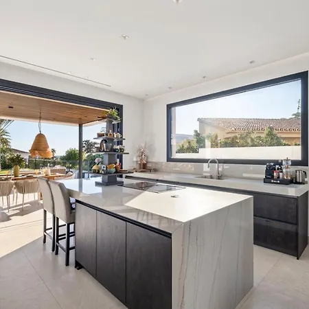 4br Sea-view Retreat W Rooftop Jacuzzi- Gym - Pool * Marbella