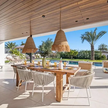 4br Sea-view Retreat W Rooftop Jacuzzi- Gym - Pool