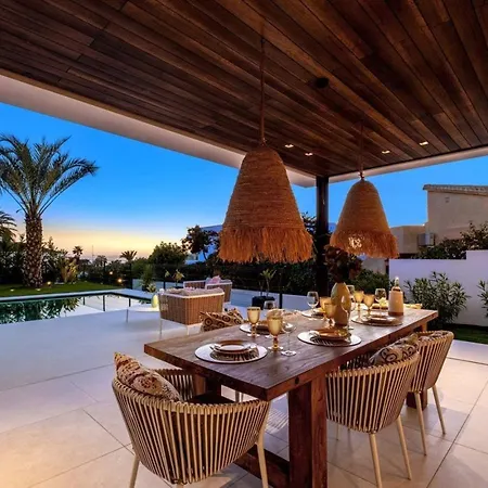 4br Sea-view Retreat W Rooftop Jacuzzi- Gym - Pool Villa Marbella