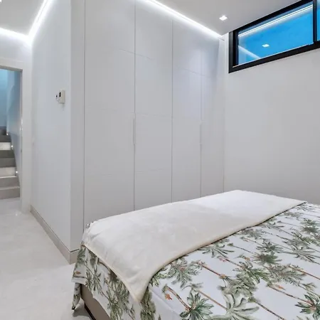 Villa 4br Sea-view Retreat W Rooftop Jacuzzi- Gym - Pool