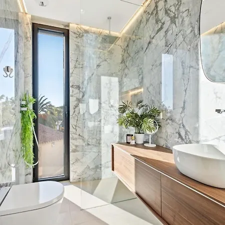 4br Sea-view Retreat W Rooftop Jacuzzi- Gym - Pool Marbella
