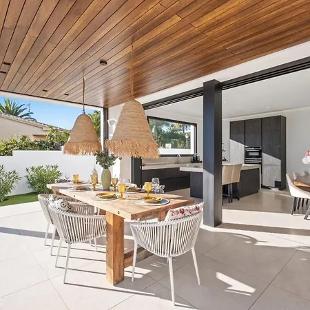 4br Sea-view Retreat W Rooftop Jacuzzi- Gym - Pool