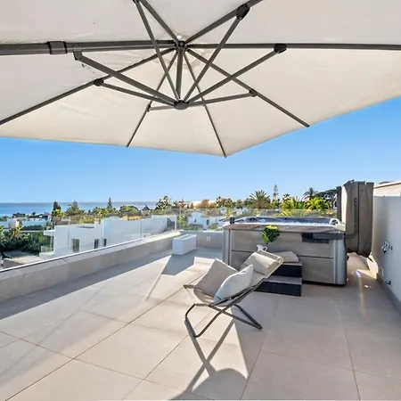 4br Sea-view Retreat W Rooftop Jacuzzi- Gym - Pool *