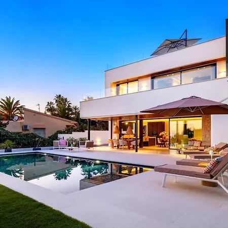 4br Sea-view Retreat W Rooftop Jacuzzi- Gym - Pool Marbella