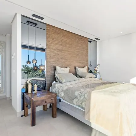 4br Sea-view Retreat W Rooftop Jacuzzi- Gym - Pool Villa