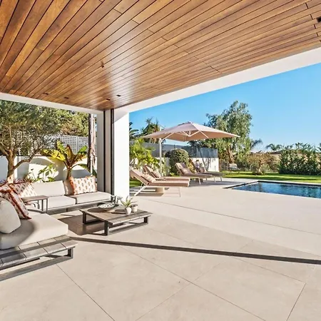 4br Sea-view Retreat W Rooftop Jacuzzi- Gym - Pool *