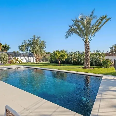 4br Sea-view Retreat W Rooftop Jacuzzi- Gym - Pool Villa *