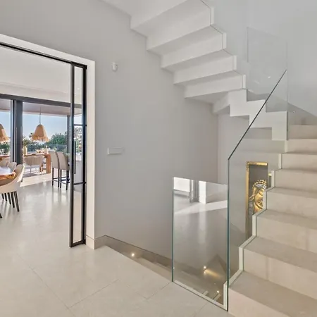 4br Sea-view Retreat W Rooftop Jacuzzi- Gym - Pool Marbella